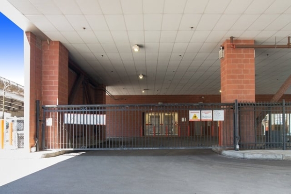 Facility photo: //images.sparefoot.com/medium/214053690dfd143de0a.jpg