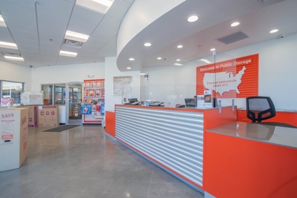 Facility photo: //images.sparefoot.com/medium/2140536967a33e9628f.jpg