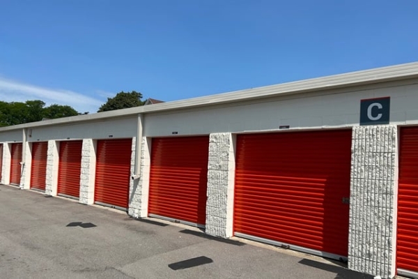 Facility photo: //images.sparefoot.com/medium/2140546878f56dbd326.jpg