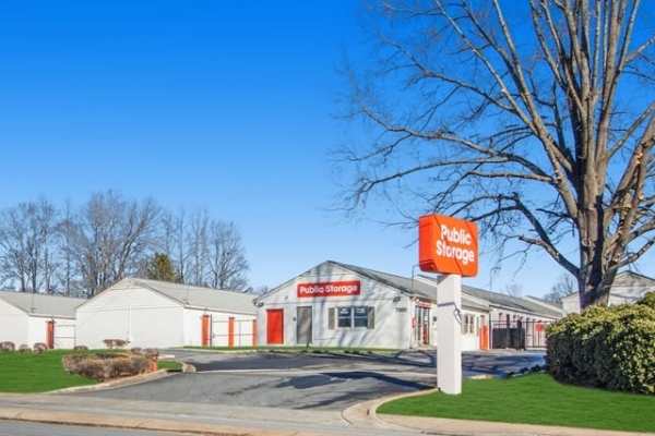 Facility photo: //images.sparefoot.com/medium/2140556890b13c132a4.jpg