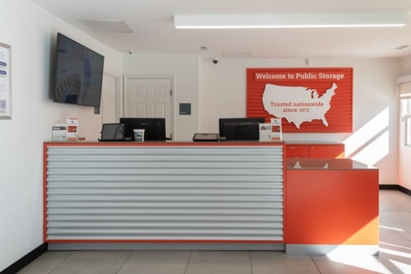 Facility photo: //images.sparefoot.com/medium/2140556963b13063a98.jpg