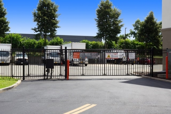 Facility photo: //images.sparefoot.com/medium/214056687a4607a6ef9.jpg