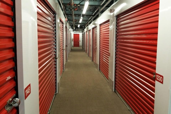 Facility photo: //images.sparefoot.com/medium/2140576884d30ce56ec.jpg