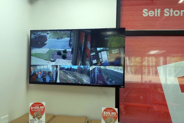 Facility photo: //images.sparefoot.com/medium/2140576936dbfabb0a4.jpg