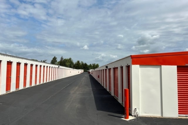 Facility photo: //images.sparefoot.com/medium/214058687f8fd712b8e.jpg