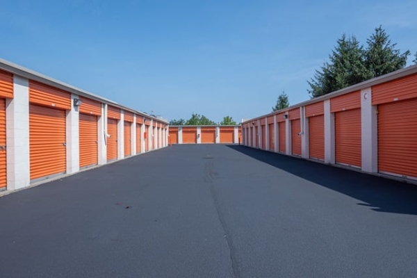 Facility photo: //images.sparefoot.com/medium/214059688e0d96e30aa.jpg