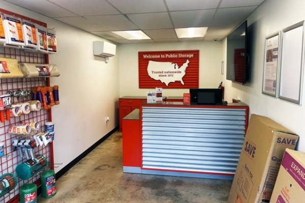 Facility photo: //images.sparefoot.com/medium/2140636908b63e39e33.jpg