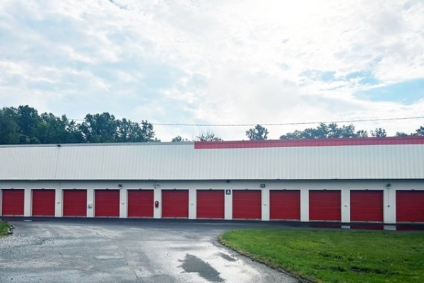 Facility photo: //images.sparefoot.com/medium/21406369f9efe968162.jpg