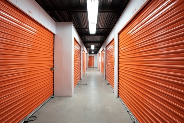 Facility photo: //images.sparefoot.com/medium/214065688e0d93a4f19.jpg
