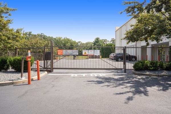 Facility photo: //images.sparefoot.com/medium/2140656911f12c03c89.jpg