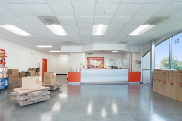 Facility photo: //images.sparefoot.com/medium/214065691494249527c.jpg