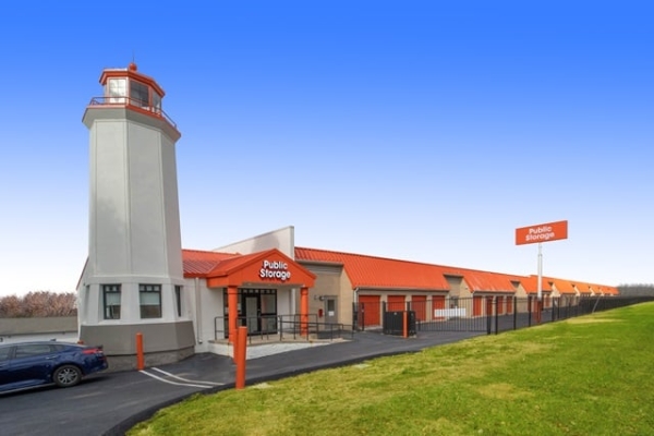 Facility photo: //images.sparefoot.com/medium/214067695d16f1f3206.jpg