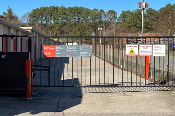Facility photo: //images.sparefoot.com/medium/2140706878f6557d598.jpg
