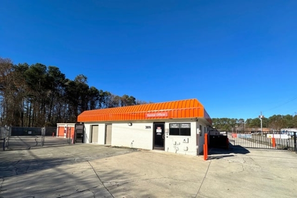 Facility photo: //images.sparefoot.com/medium/2140706a28134d66774.jpg