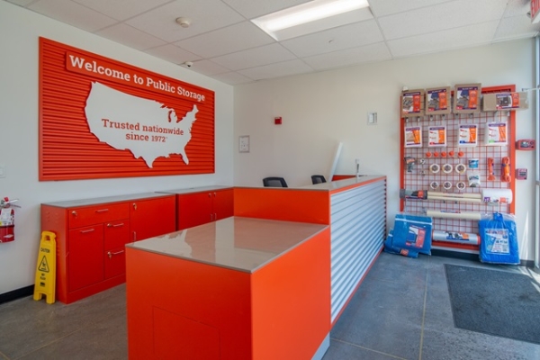 Facility photo: //images.sparefoot.com/medium/21407568f390e6176d4.jpg