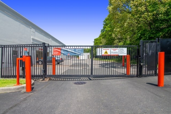 Facility photo: //images.sparefoot.com/medium/214075695921f8b8374.jpg