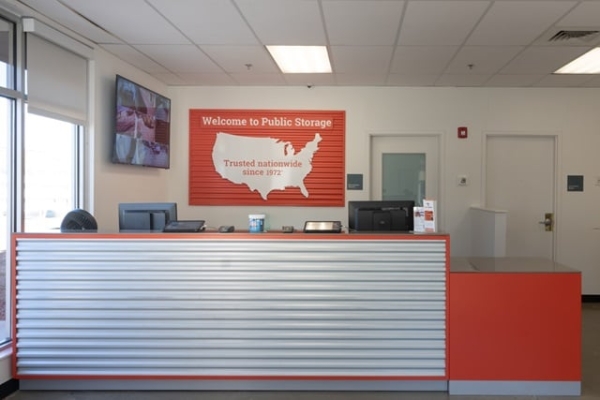 Facility photo: //images.sparefoot.com/medium/2140786936dbc59ce6d.jpg