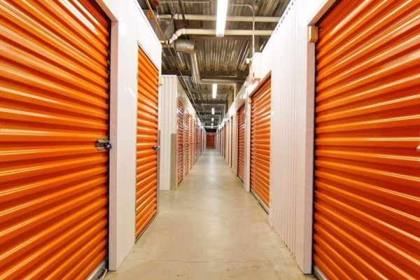 Facility photo: //images.sparefoot.com/medium/214079687b9b5a1c152.jpg