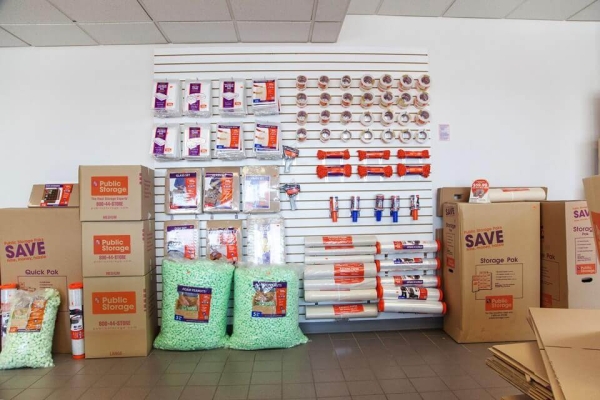 Facility photo: //images.sparefoot.com/medium/214079687b9b5ae946c.jpg