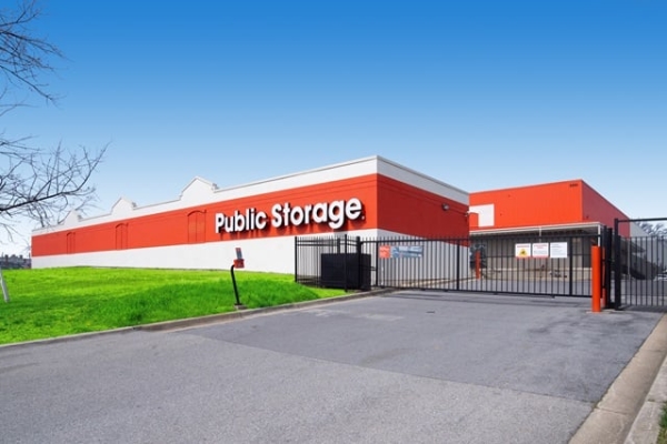 Facility photo: //images.sparefoot.com/medium/2140816878f4f215247.jpg