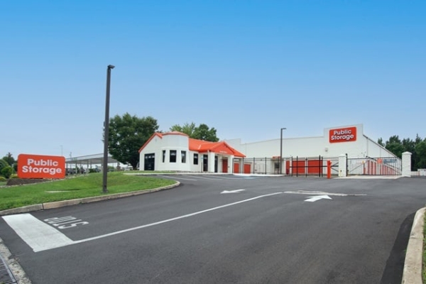 Facility photo: //images.sparefoot.com/medium/2140826884d2fbde468.jpg