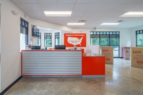 Facility photo: //images.sparefoot.com/medium/21408269455bf531150.jpg