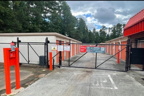 Facility photo: //images.sparefoot.com/medium/2140836936db2577a2b.jpg