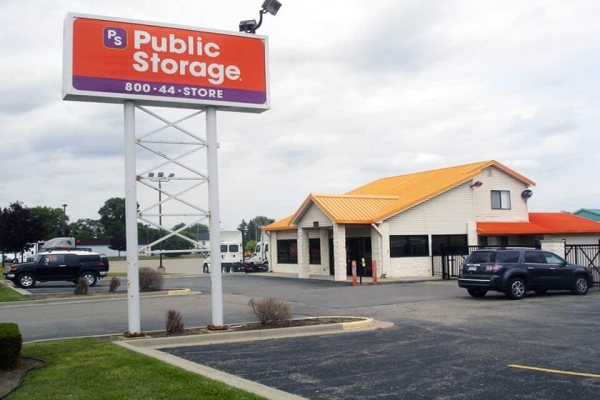 Storage Units at Public Storage - Mt Clemens - 111 S Groesbeck Hwy - 111 S Groesbeck Hwy
