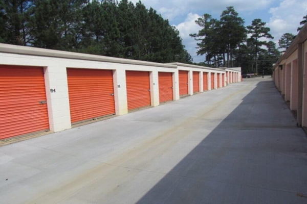 Facility photo: //images.sparefoot.com/medium/2140866938318975897.jpg