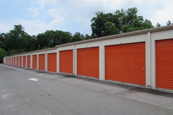 Facility photo: //images.sparefoot.com/medium/214088694d473075d47.jpg