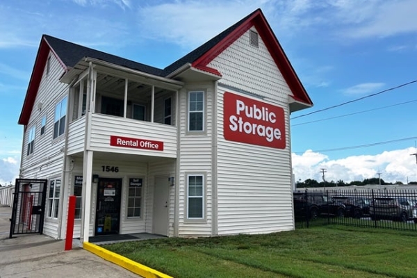 Facility photo: //images.sparefoot.com/medium/214089687a475ebfc8e.jpg