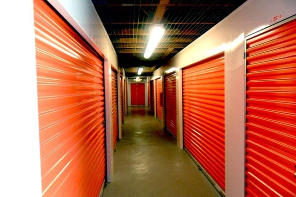 Facility photo: //images.sparefoot.com/medium/2140936878f58e52c4c.jpg