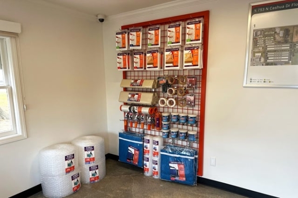 Facility photo: //images.sparefoot.com/medium/2140936878f58f972e7.jpg