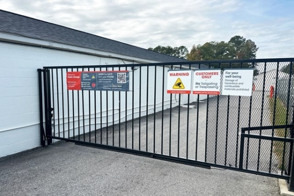 Facility photo: //images.sparefoot.com/medium/214093696651f081ab1.jpg