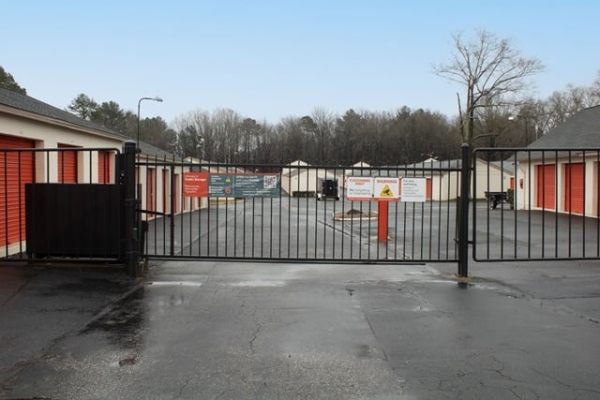 Facility photo: //images.sparefoot.com/medium/2140946877a3e7a7fec.jpg