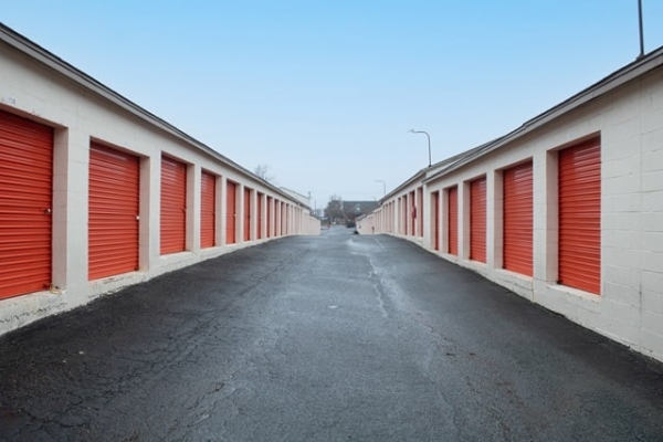 Facility photo: //images.sparefoot.com/medium/21409469e625c86b281.jpg