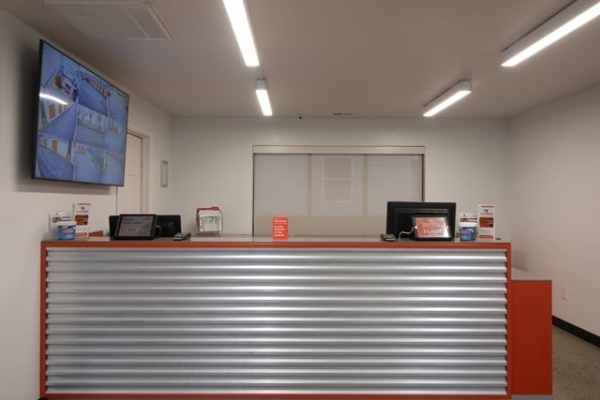 Facility photo: //images.sparefoot.com/medium/21409469e625c956058.jpg