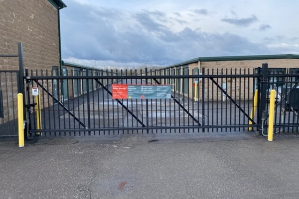 Facility photo: //images.sparefoot.com/medium/214095697774b81e271.jpg