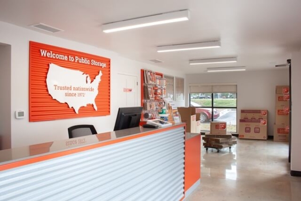 Facility photo: //images.sparefoot.com/medium/2140966884d3534bdce.jpg