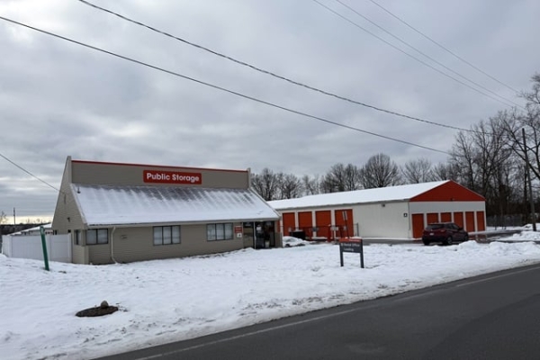 Facility photo: //images.sparefoot.com/medium/21409769f4a85486e99.jpg