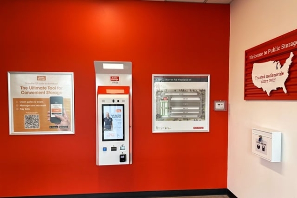 Facility photo: //images.sparefoot.com/medium/21409869f5f94ce87ba.jpg