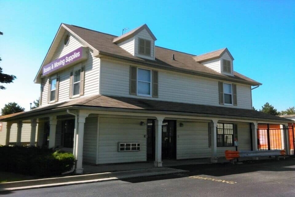 Facility photo: //images.sparefoot.com/medium/2141006925b7e746b69.jpg