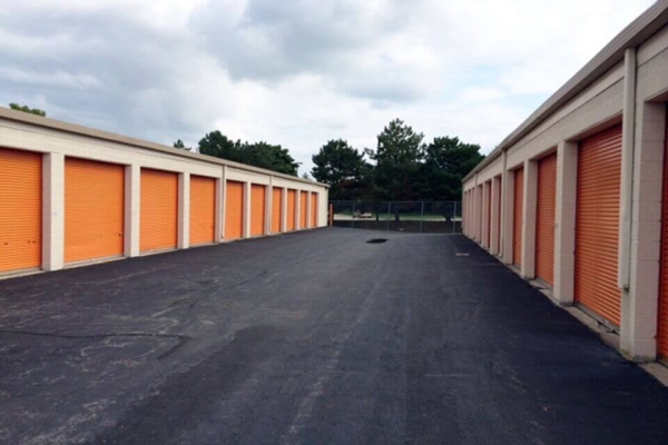 Facility photo: //images.sparefoot.com/medium/21410069f5f8e088385.jpg