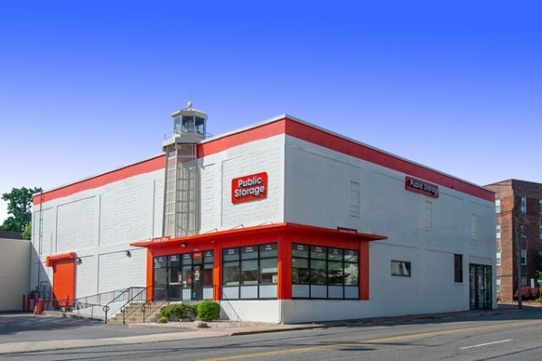 Facility photo: //images.sparefoot.com/medium/214101698ddea44363c.jpg