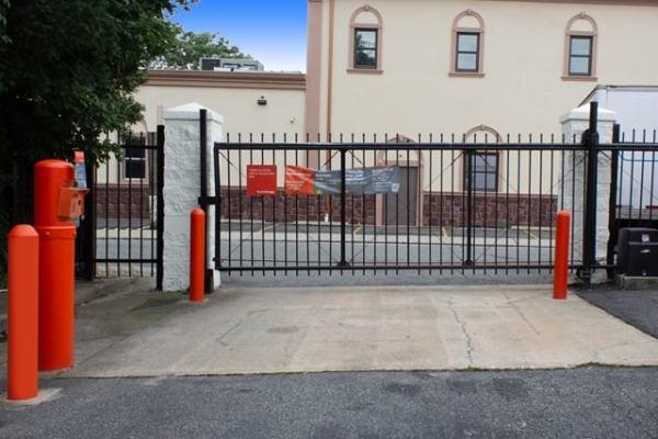 Facility photo: //images.sparefoot.com/medium/2141046877a3a030a4f.jpg