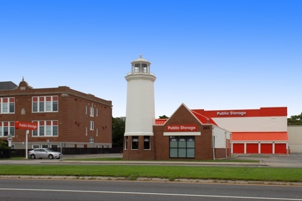 Facility photo: //images.sparefoot.com/medium/214104690f4e7e3ad3e.jpg