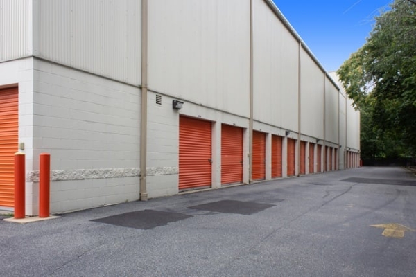 Facility photo: //images.sparefoot.com/medium/21410469f748f733c33.jpg