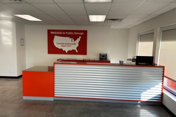 Facility photo: //images.sparefoot.com/medium/214105690cab278b464.jpg