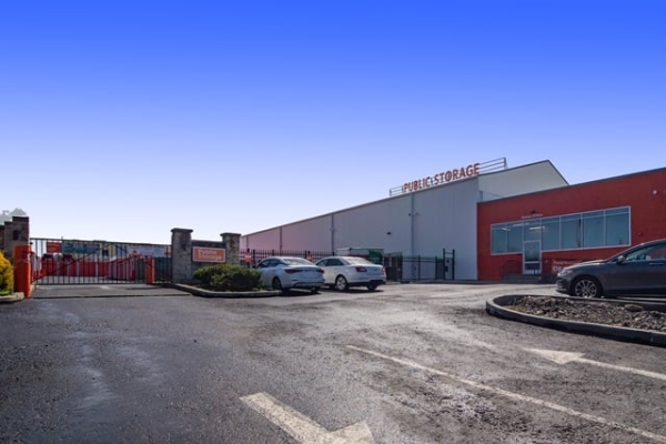 Facility photo: //images.sparefoot.com/medium/214106687a475289b80.jpg