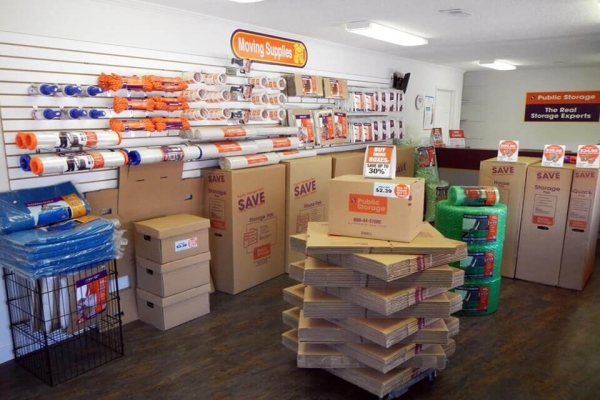 Facility photo: //images.sparefoot.com/medium/21410969f4a8a964067.jpg
